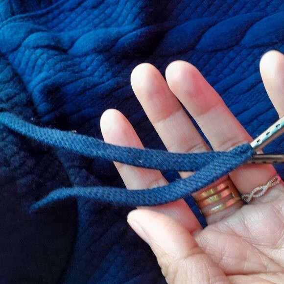 VTG. Liz Claiborne Navy Drawstring Kangaroo Pocket Cable Mockneck Sweater M - Picture 8 of 11